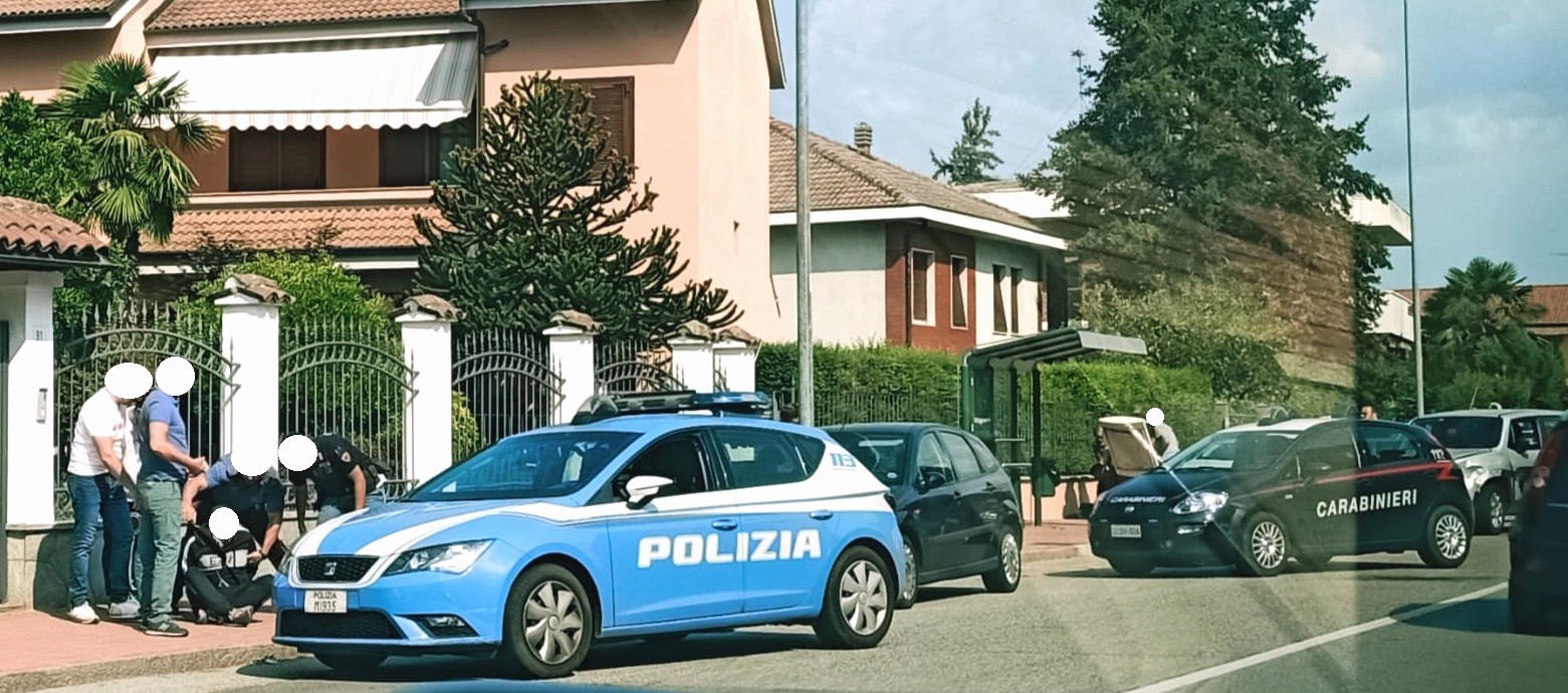 VERCELLI – Bloccata auto in fuga, fermati i due occupanti