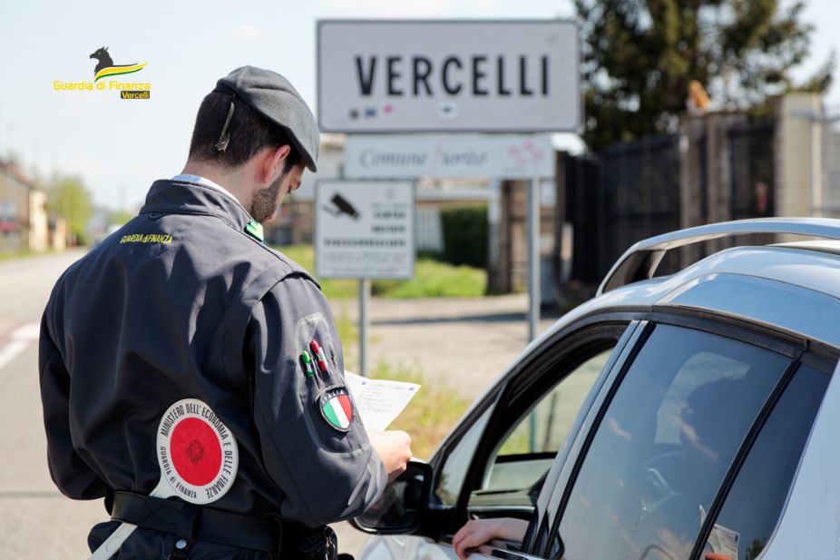 GUARDIA DI FINANZA VERCELLI – Sequestrati 4800 articoli