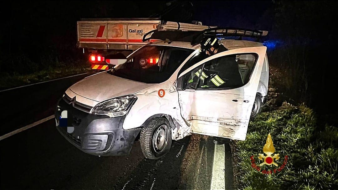 SERRAVALLE  – Provinciale 71: scontro tra due auto