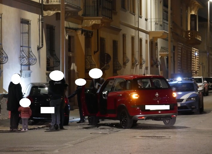 VERCELLI CORSO MAGENTA – Due auto in collisione, una finisce sul marciapiede