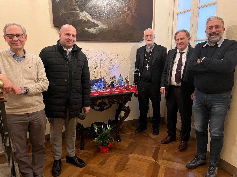 COLDIRETTI E CONFARTIGIANATO – Consegnata la statuina del presepe all’Arcivescovo di Vercelli e al Vescovo di Biella