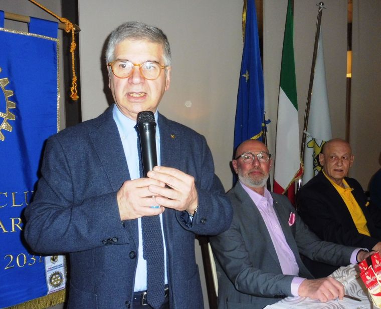 ROTARY CLUB GATTINARA – Si veleggia sul lago Maggiore e sul lago d’Orta con il fotografo e skipper Walter Zerla e Giovanni Mairati