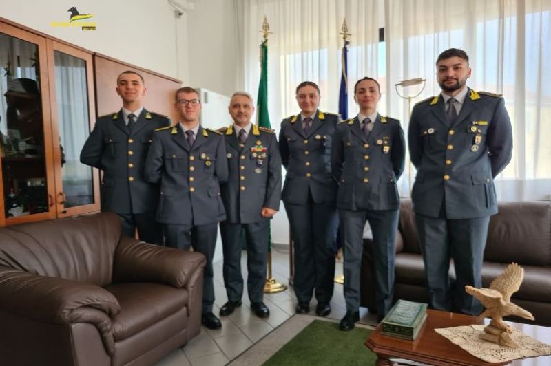 GUARDIA DI FINANZA VERCELLI – Assegnati due Ispettori e tre neo-Finanzieri ai reparti operativi