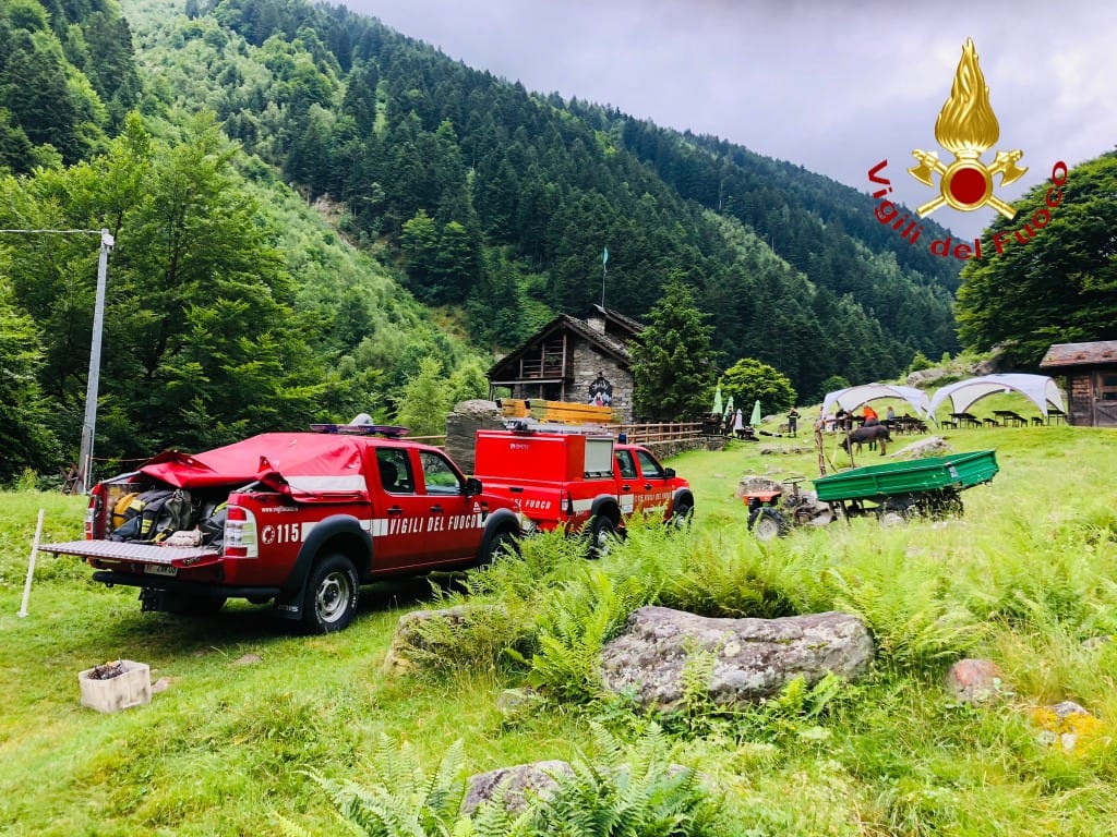 NOTIZIE DAI VIGILI DEL FUOCO – Rassa – In fiamme in località Alpe Campello la canna di evacuazione dei fumi della cucina di un ristorante