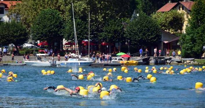 CIRCUITO NOBILE DEI LAGHI – Un successo la 51ma traversata a nuoto del lago di Viverone
