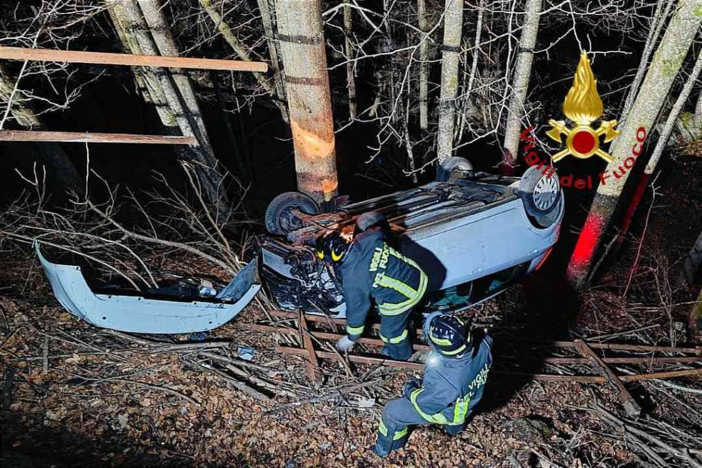 BOCCIOLETO – Incidente autonomo, auto precipita per 5 metri