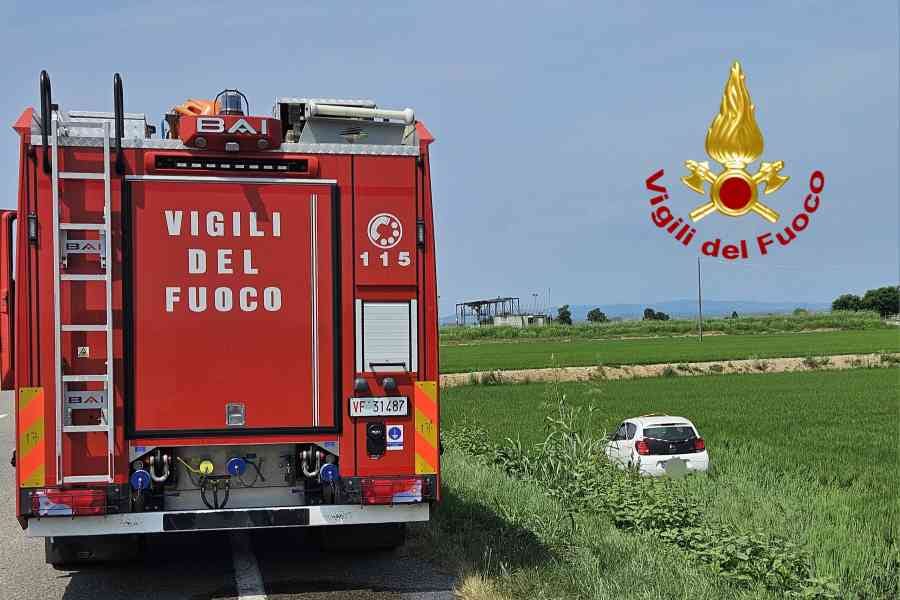 SAN GERMANO VERCELLESE – Auto finisce in una risaia