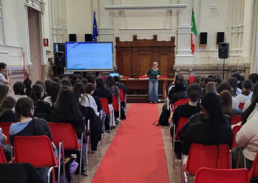VERCELLI – Gli studenti del Cavour incontrano la pediatra Elena Uga